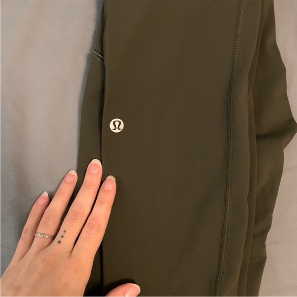 EUC Lululemon Speed Up 28” tight, size 6 - Picture 5 of 5